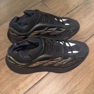 Adidas Yeezy 700 V3 ‘Clay Brown’